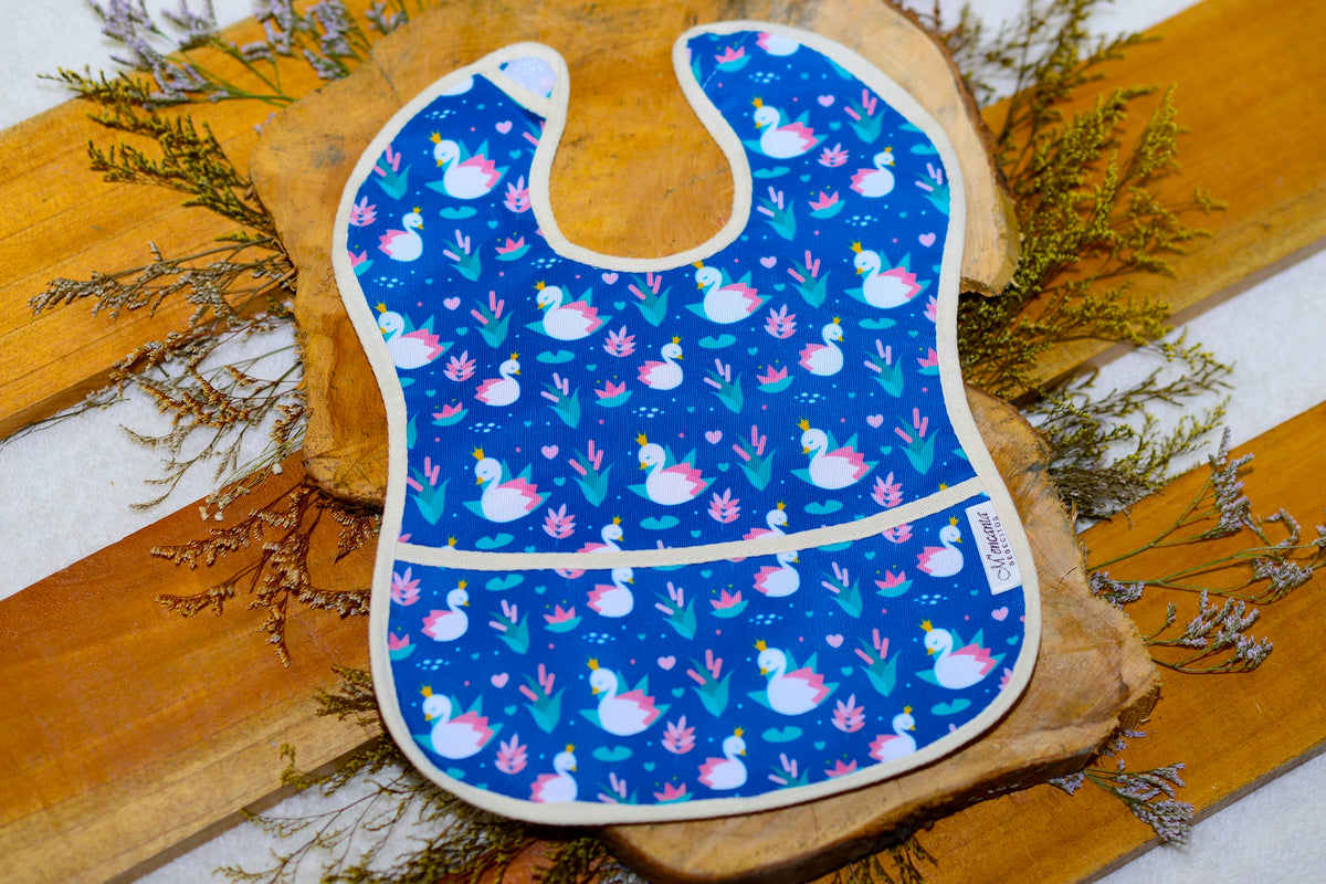 Babero Cisne Fondo azul